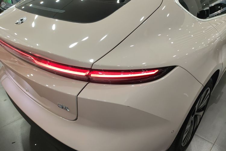 蔚来ET5 2024款 75kWh车身外观9