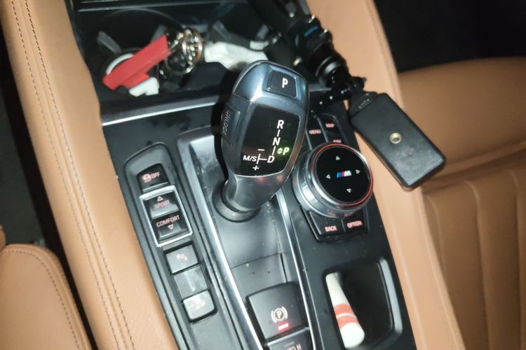 宝马X6 2017款 xDrive28i中控内饰18