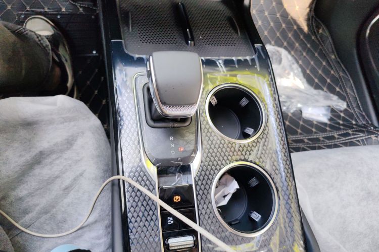 红旗HS3 PHEV 2025款 117km 劲为版中控内饰18