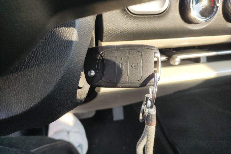 五菱汽车 五菱缤果 2023款 203km 轻享款中控内饰11