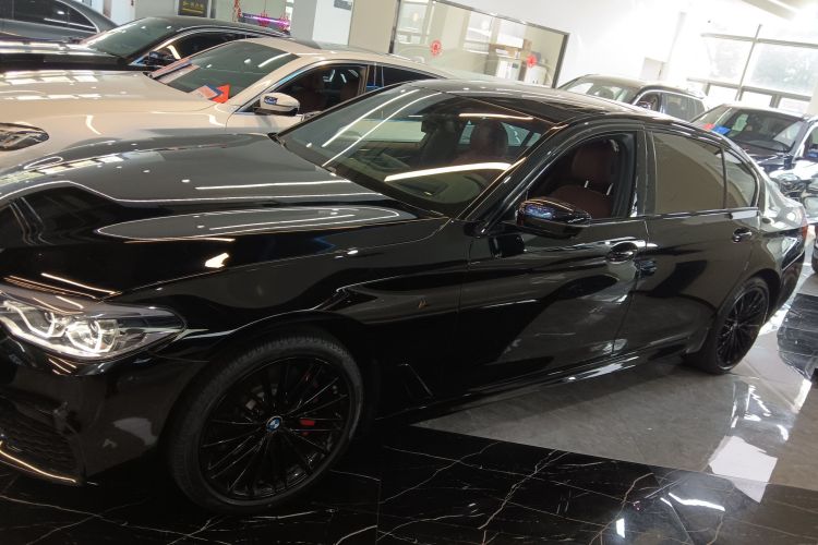 宝马5系 2020款 530Li 尊享型 M运动套装车身外观4