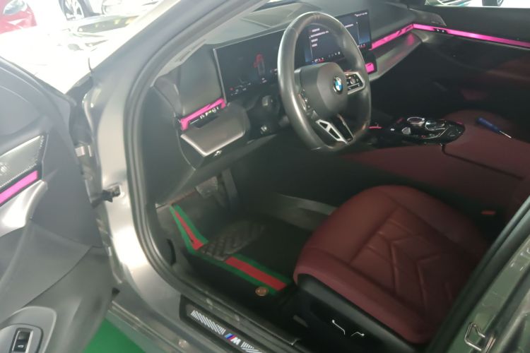 宝马5系 2024款 530Li 领先型 M运动套装中控内饰7003