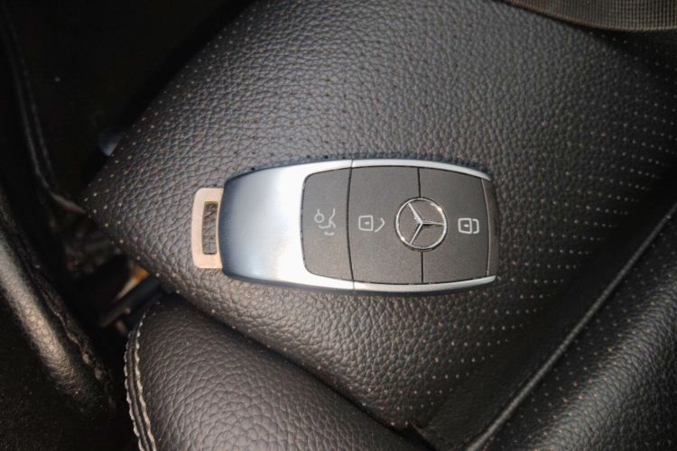 奔驰C级 2020款 C 200 L 时尚型运动版中控内饰11