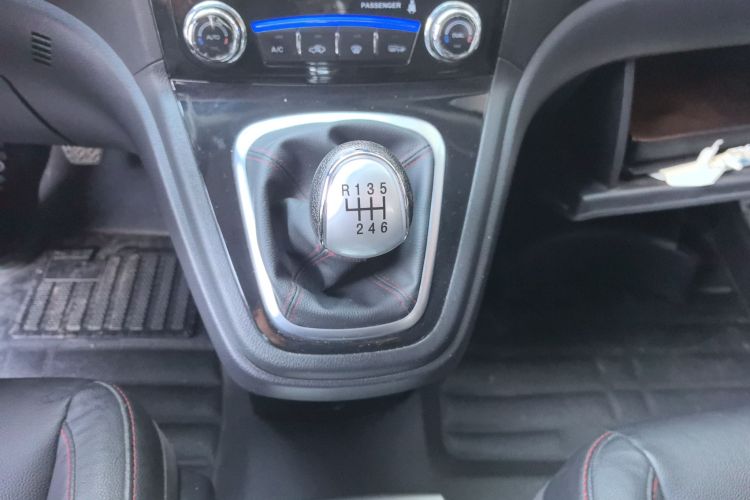 哈弗H6 2015款 升级版 1.5T 手动两驱精英型中控内饰18