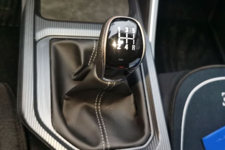 吉利汽车 帝豪 2025款 第4代 1.5L 手动星耀版中控内饰18