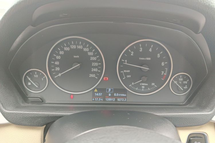 宝马3系 2013款 316i 进取型中控内饰14