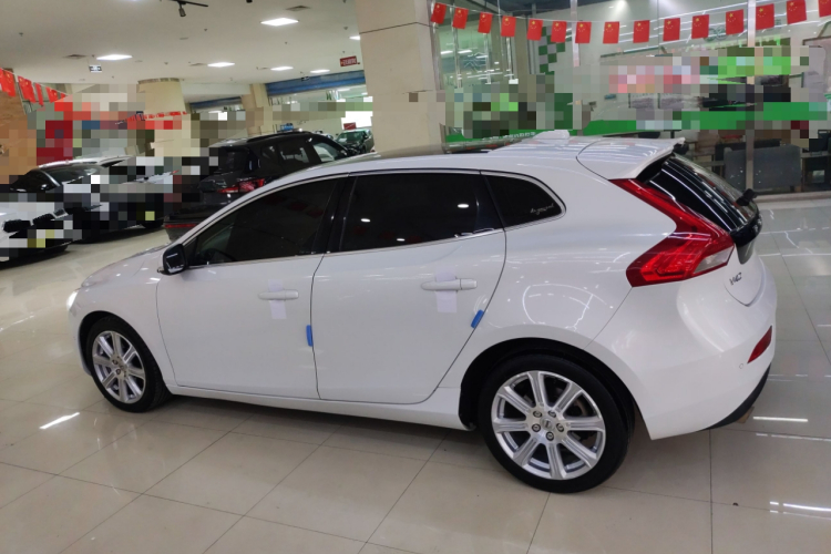 沃尔沃V40 2017款 T4 智雅版车身外观4