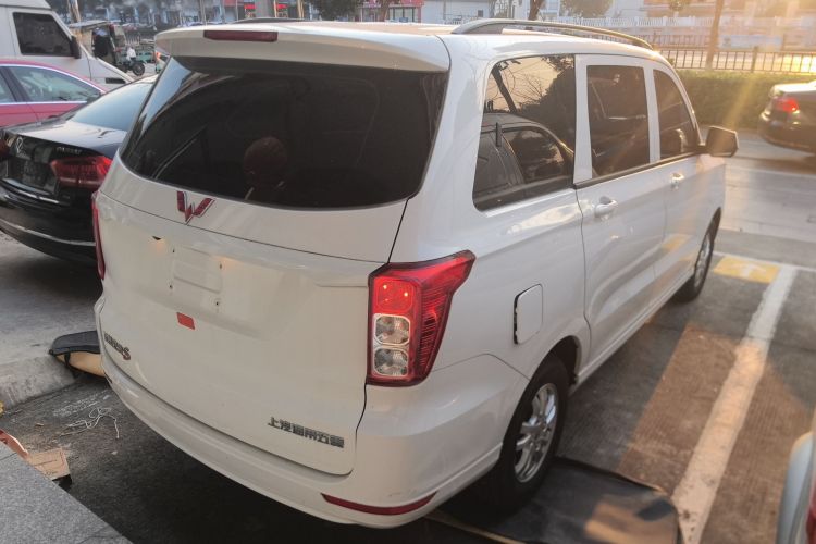 五菱汽车 五菱宏光 2019款 1.5L S标准型国VI LAR车身外观7