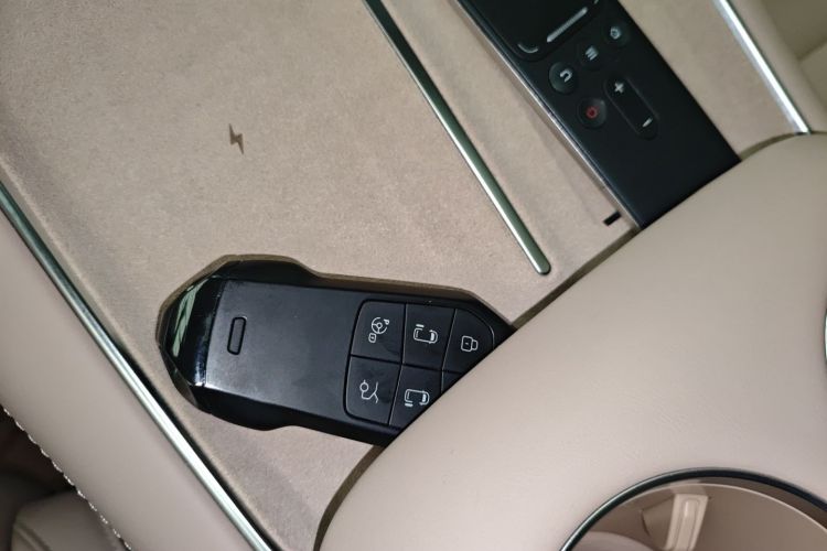 小鹏X9 2025款 650长续航 Max中控内饰11