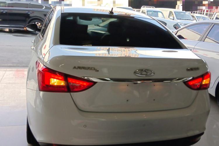 奇瑞 艾瑞泽5 2017款 1.5L 手动时尚版车身外观6