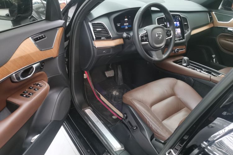 沃尔沃XC90 2023款 B6 智逸豪华版 7座中控内饰7003