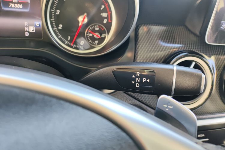 奔驰GLA 2019款 GLA 200 动感型中控内饰18