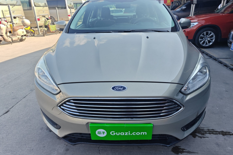 福特 福克斯 2018款 三厢经典 1.6L 自动舒适型智行版车身外观2