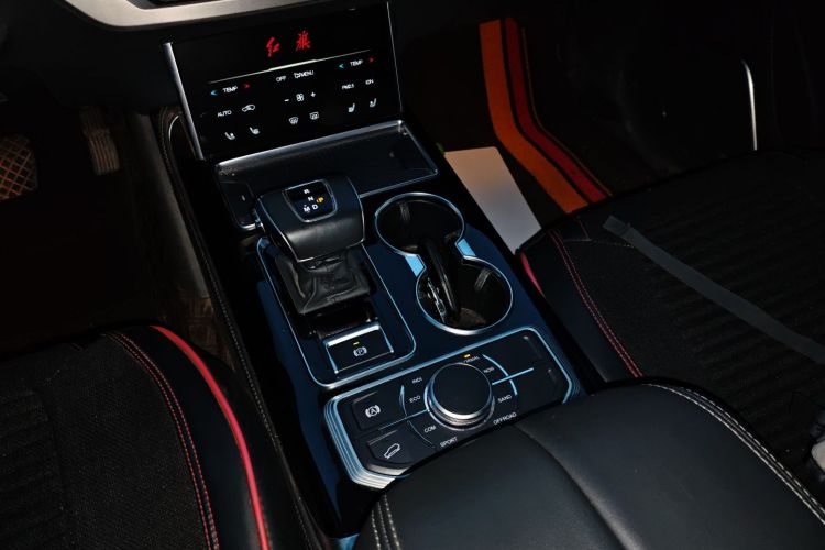 红旗HS7 2022款 3.0T 自动四驱智联旗享版 五座中控内饰18