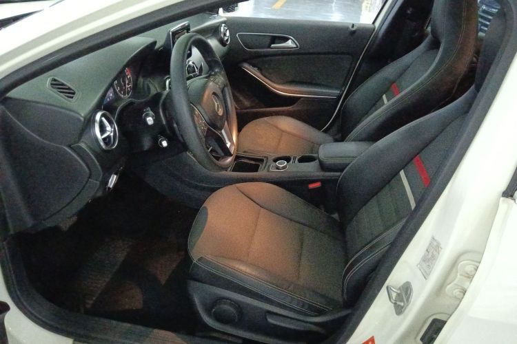 奔驰A级(进口) 2015款 A 180 标准型局部细节19