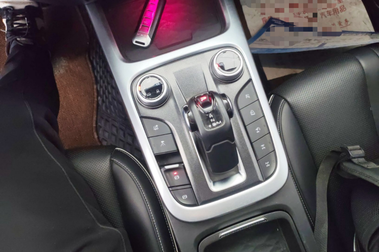 坦克300 2021款 越野版 2.0T 征服者中控内饰18