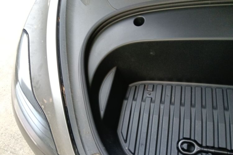 特斯拉 Model 3 2022款 后轮驱动版局部细节9006