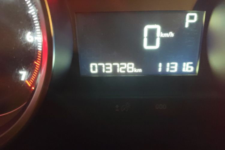 标致408 2015款 1.2T 自动豪华版中控内饰15