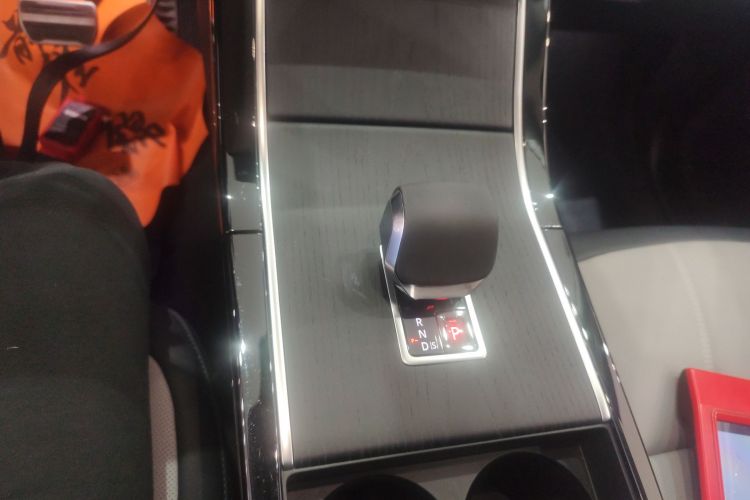 路虎 2024款 揽胜极光L SE 驭光尊耀版中控内饰18