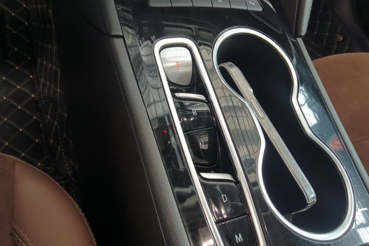 别克 君威 2023款 652T 智享型中控内饰18