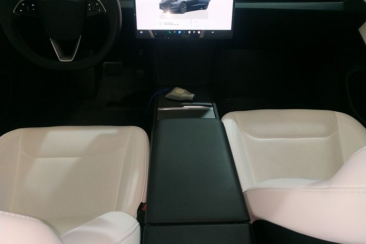 特斯拉 Model 3 2023款 后轮驱动版局部细节18