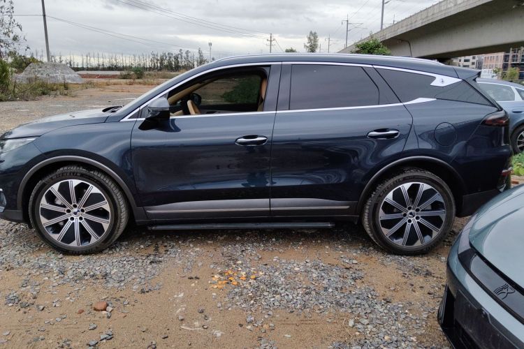 腾势N8 2023款 四驱超混旗舰七座版车身外观4