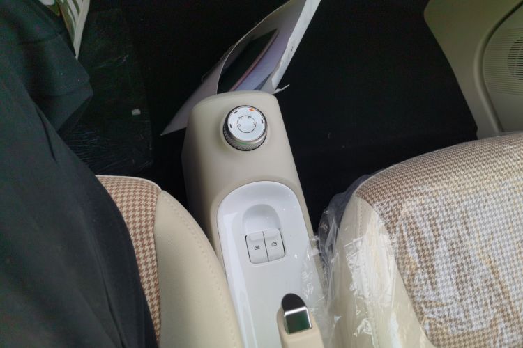 五菱汽车 宏光MINIEV 2024款 第三代 215km 青春版中控内饰18