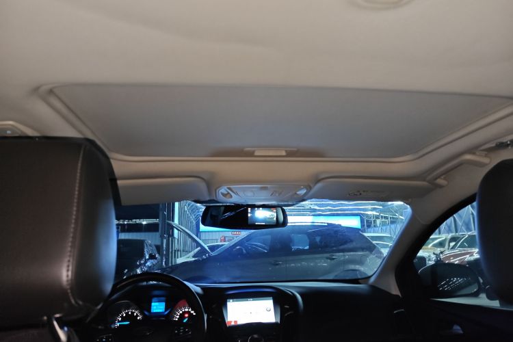 福特 福克斯 2017款 三厢 1.6L 自动风尚型智行版局部细节22