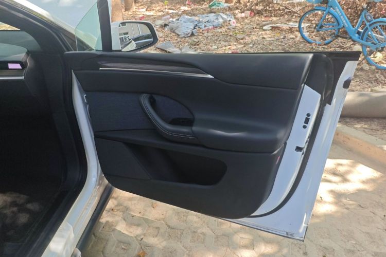 特斯拉 Model X 2023款 双电机全轮驱动版中控内饰42