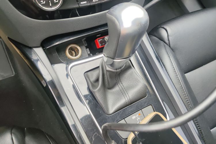 标致508 2013款 2.0L 两周年纪念 自动天窗经典版中控内饰18