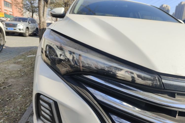 长安 逸动 2021款 PLUS 1.6L GDI 手动豪华型车身外观8