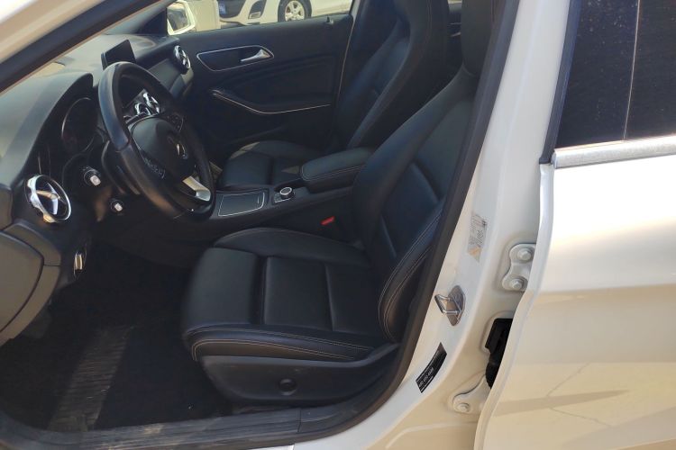 奔驰GLA 2018款 GLA 200 动感型局部细节19