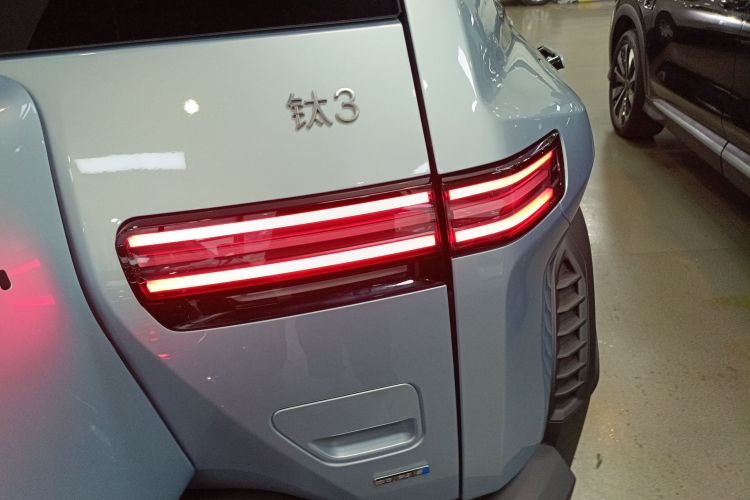 方程豹 钛3 2025款 501KM 后驱智驾Max版车身外观6006