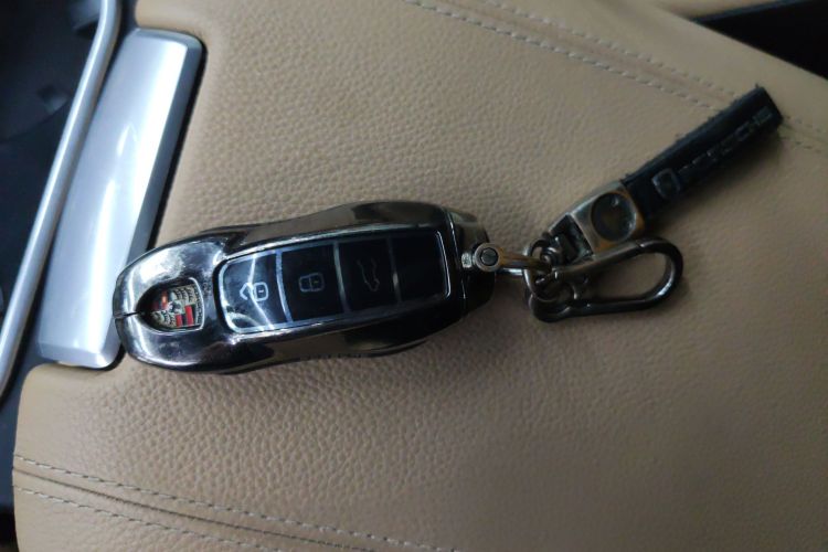 保时捷 2015款 Cayenne 3.0T中控内饰7001