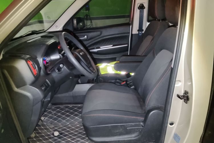 东风风光 风光380 2022款 1.5L 舒适型客车(钢板弹簧)5座中控内饰19