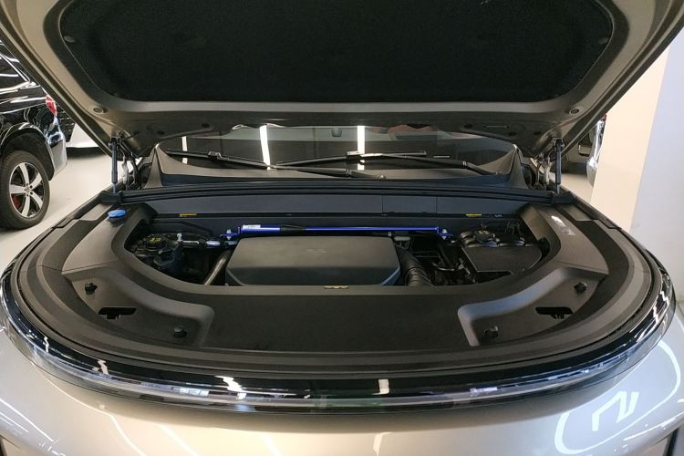 理想汽车 理想L9 2023款 Pro机舱底盘24