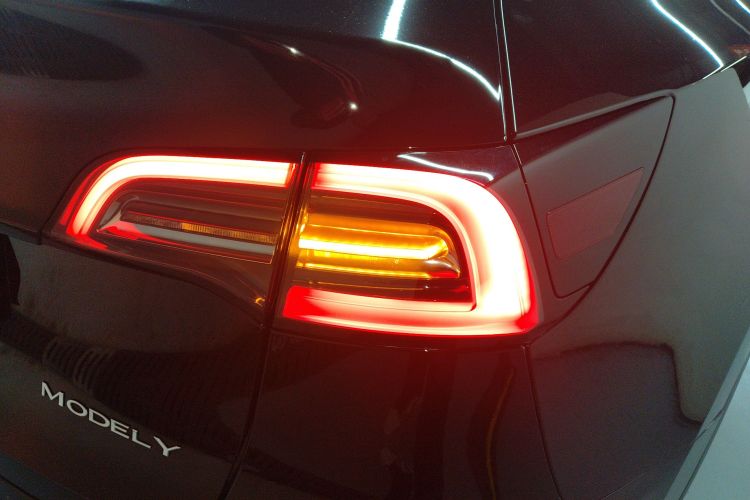 特斯拉 Model Y 2023款 后轮驱动版车身外观6006