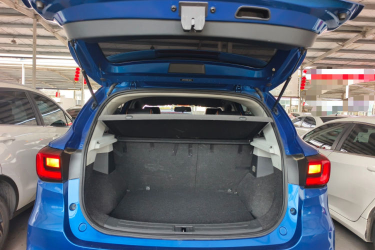 名爵ZS 2017款 1.5L 手动舒适版机舱底盘23