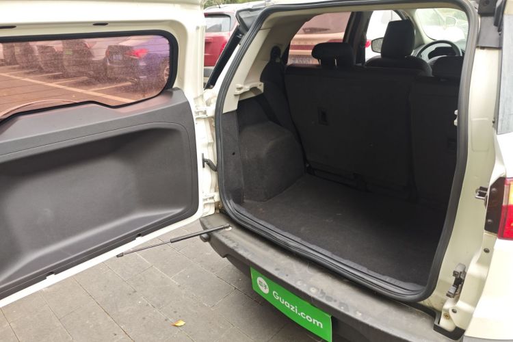 福特 翼搏 2013款 1.5L 自动风尚型机舱底盘23