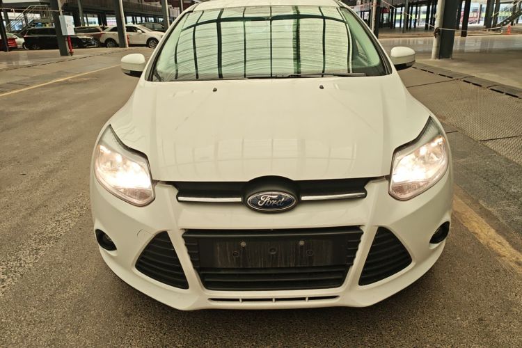 福特 福克斯 2012款 两厢 1.6L 自动舒适型车身外观2