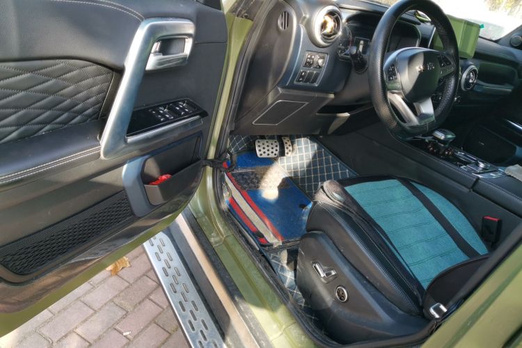 北京BJ40 2021款 2.0D 自动四驱刀锋英雄版侠客型中控内饰20