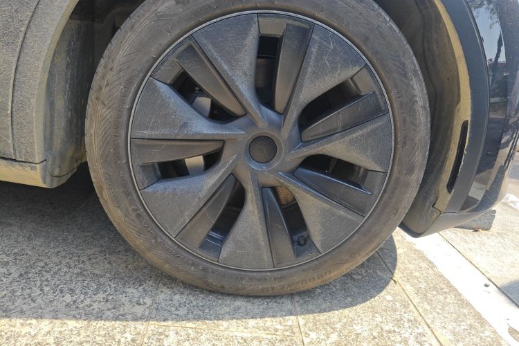 特斯拉 Model Y 2024款 后轮驱动版车身外观10