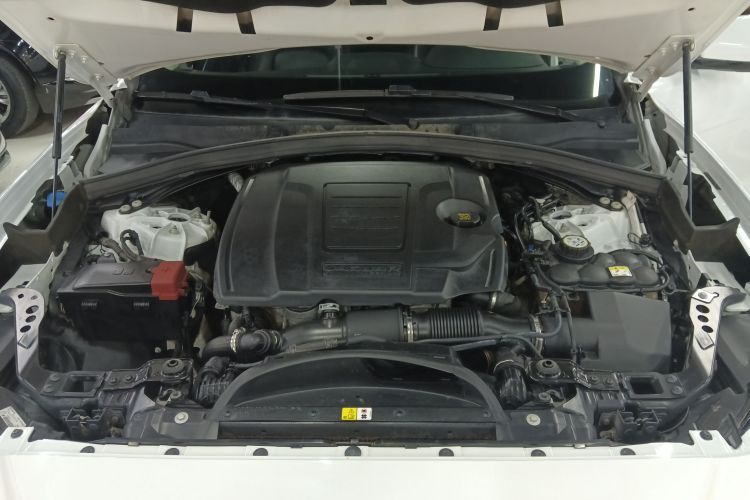 捷豹F-PACE 2020款 2.0T 都市尊享版机舱底盘24