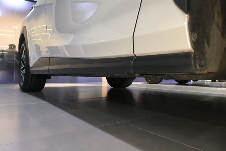 雷克萨斯RZ 2023款 450e 四驱纵享版局部细节9001