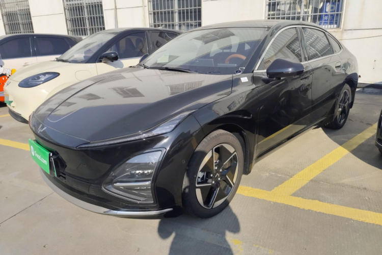 五菱汽车 五菱星光 2025款 610km 智能旗舰型车身外观1