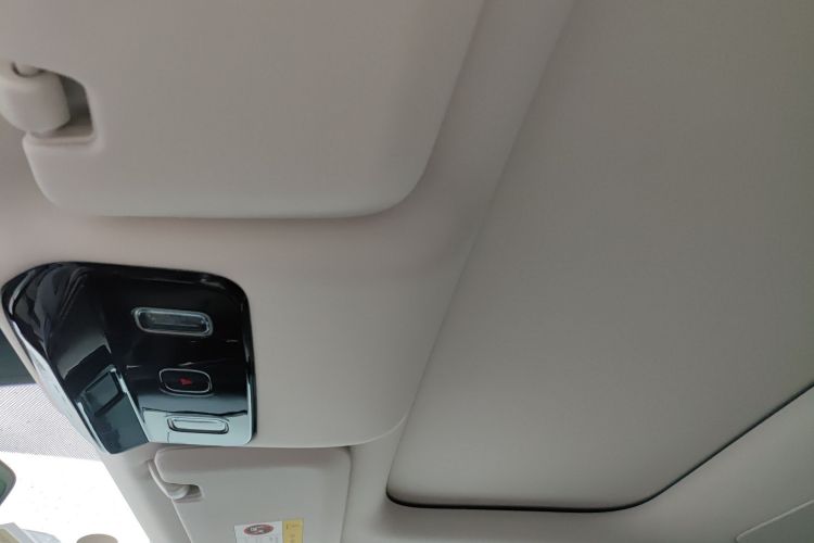 理想汽车 理想i8 2025款 标准版中控内饰22