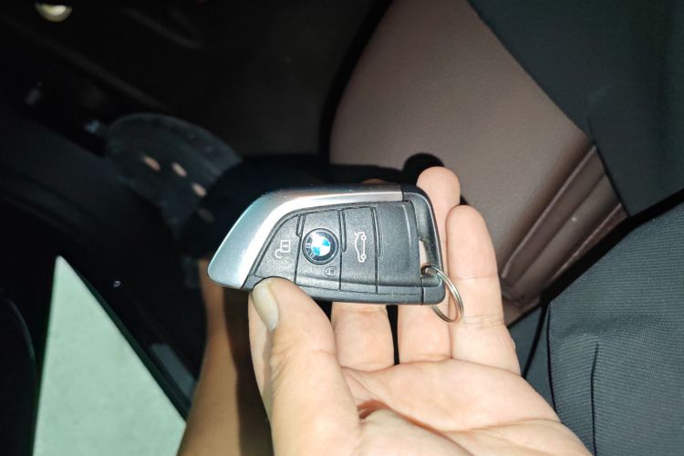 宝马1系 2021款 120i M运动曜夜版中控内饰7001