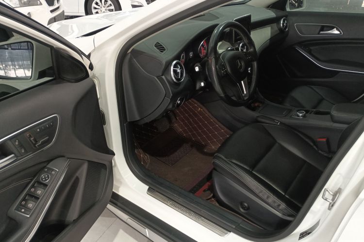 奔驰GLA 2015款 GLA 200 时尚型中控内饰20