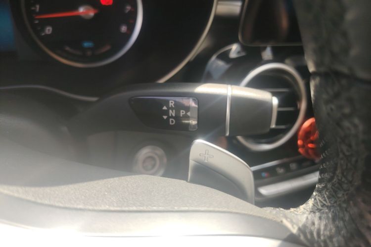 奔驰C级 2019款 C 260 运动版局部细节18