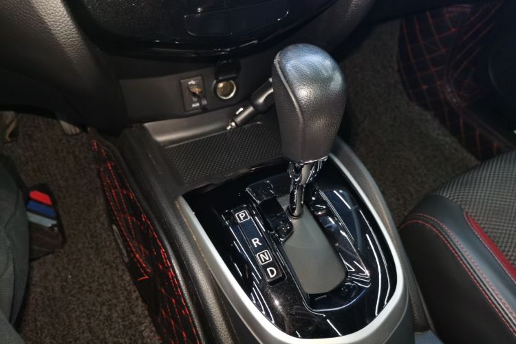 日产 逍客 2017款 2.0L CVT豪华版 国V局部细节18